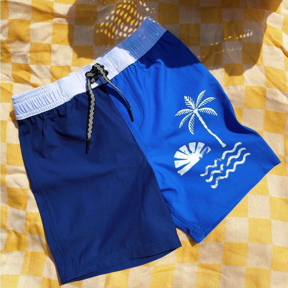 Feather 4 Arrow Indo Boardshort - Size 4 NEW!
